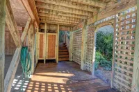 Classic Beach Cottage on Oceanside of Wrightsville Beach-Upper Unit