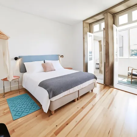 Pause Apartments