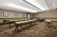 La Quinta Inn & Suites by Wyndham Detroit Metro Airport Hotels in Romulus