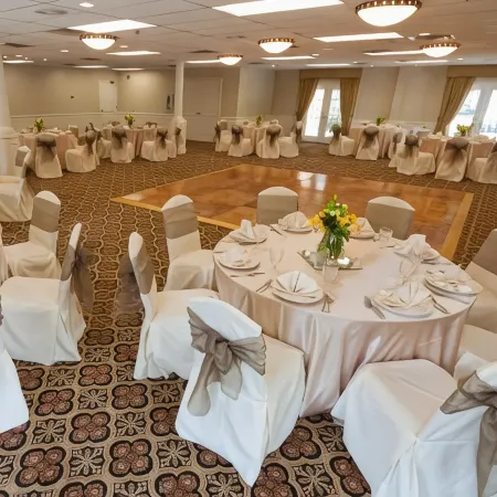 Cooper Hotel Conference Center & Spa Отели рядом с достопримечательностью «Нортпарк Центр»