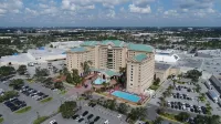 The Florida Hotel & Conference Center in the Florida Mall Hotel in zona Charlotte Tilbury - Sephora Florida Mall