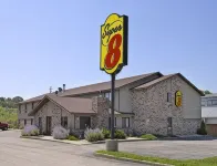 Super 8 by Wyndham Hartford WI