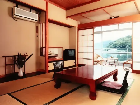 Tsutsumi-so Отели рядом с достопримечательностью «Seaside Base ARARI シーサイドベース安良里 グランピング»