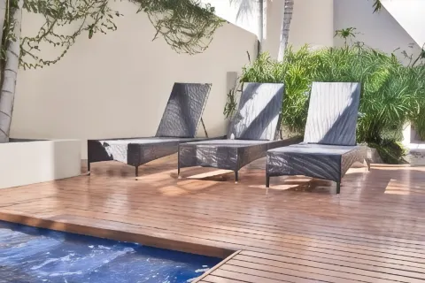 聖伊西德羅廣場酒店