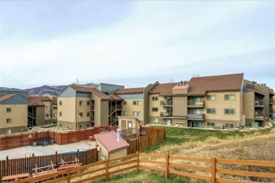 Mountain condo one block from Steamboat Gondola Hotel di 