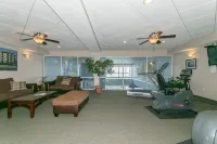 Lakeview Penthouse 406 3Br/2.5Bath. Rent 3 Get 4th Free Ask!- 2 King Bed Suites