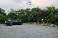 Anmyeondo Noeul Shimteo Pension - parkir