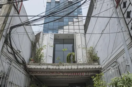 RedDoorz Plus Near Jakarta Kota Station Отели рядом со станцией Jakartakota Station