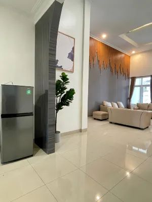 Dhanis's House 7 Bedroom by Kawa Hotels in Caringin