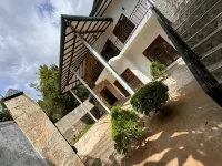 Lily rest Hotels in Halloluwa