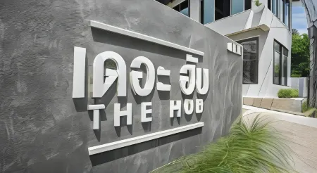 The Hub Hotel Surin Отели в г. Сурин