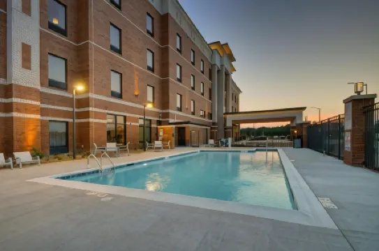 Hampton Inn by Hilton Sneads Ferry North Topsail Beach