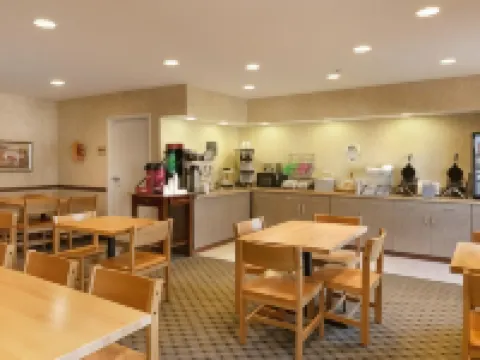 託皮卡-福布斯登陸温德姆速8酒店 託皮卡酒店