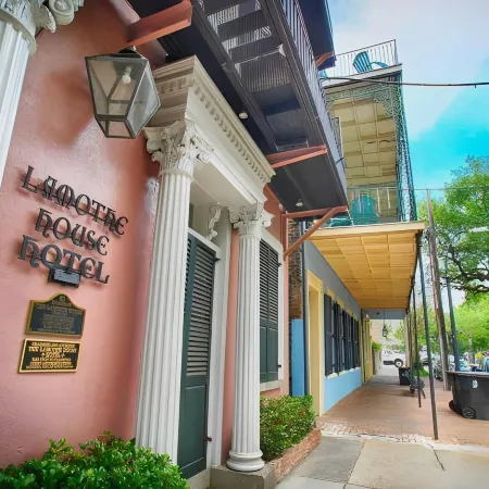 Lamothe House Hotel a French Quarter Guest Houses Property Отели рядом с достопримечательностью «Кафе Du Monde»