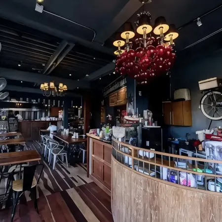 RoomQuest Rimrabeang at Amphawa Отели рядом с достопримечательностью «Плавучий рынок Ампхава»
