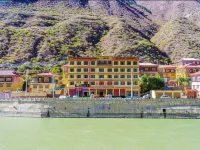Xinlong Kangwaluozhi Hotel