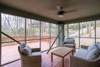 Peaceful & Spacious Mtn Getaway, 15 min from App