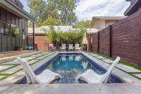 Downtown ATX - Luxury Pool - Putting Green - 85inch TV - สระว่ายน้ำส่วนตัว