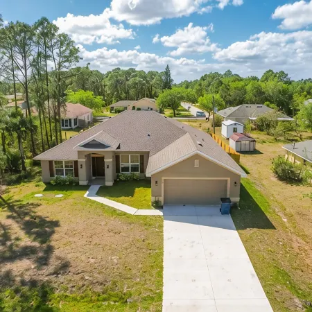 Palm Bay Retreat: Pool, Amenities & Free Parking