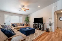 Snowbirds & Families - Large Covered Patio - Pet Friendly - Cabletv - Sleeps 6