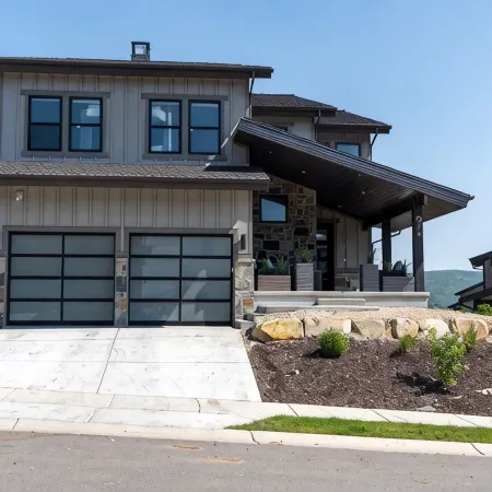 New Luxury Home Sleeps 14 with 2 Bunk Rooms and Hot Tub. Near Skiing and Lake!
