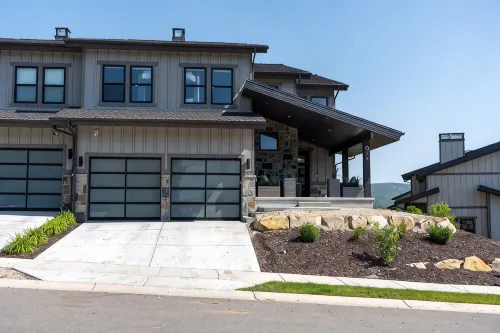 New Luxury Home Sleeps 14 with 2 Bunk Rooms and Hot Tub. Near Skiing and Lake!