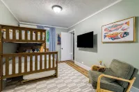 Mid‑Century Retreat • Near Breweries • Sleeps 12
