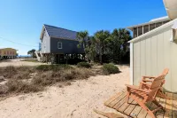 "The Sea Shed": Tiny Guest House with Gulf Views, Golf Cart & Beach Access - Country Houses