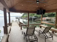 Romantic bungalow on Lake Murray w/cold plunge/hot tub/sauna, gym & dock gazebo - 4-Star