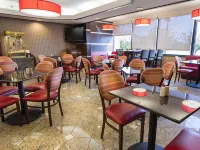 Drury Inn & Suites Champaign - breakfast