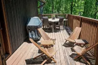 All-Season Mountain Retreat with Resort Access