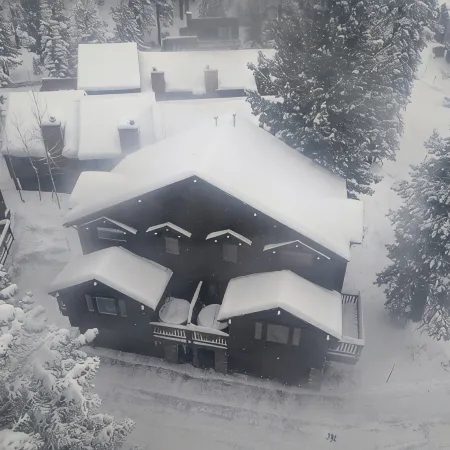 Luxurious condo with private hot tub, steps from the village and adventure!