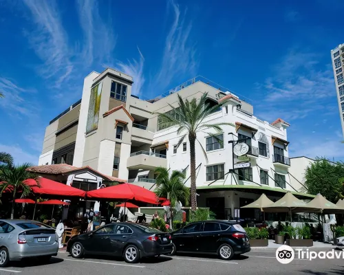 The Birchwood Hotels near 400 Beach