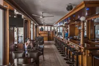 Anthea Hotel Apartments - bar