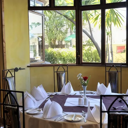 Cresta Oasis Hotel