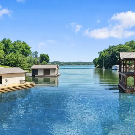 Reflections Cove on Signal Point with Private Boathouse on Lake Guntersville