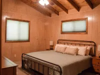 Huge Custom 4-Bedroom Chalet in Innsbrook Resort - Pet Friendly! Hotels in Innsbrook