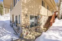 Close to town cabin w/Hot Tub in Steamboat Springs - 부티크