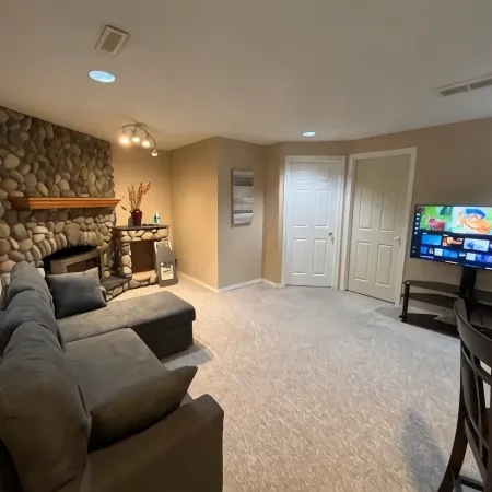 Family Friendly Basement Suite near to Spruce Meadows