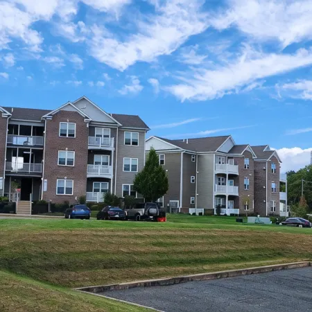 Charming 2-bedroom apartment with Fitness Room, Pool, Tennis, and AC in Dallas