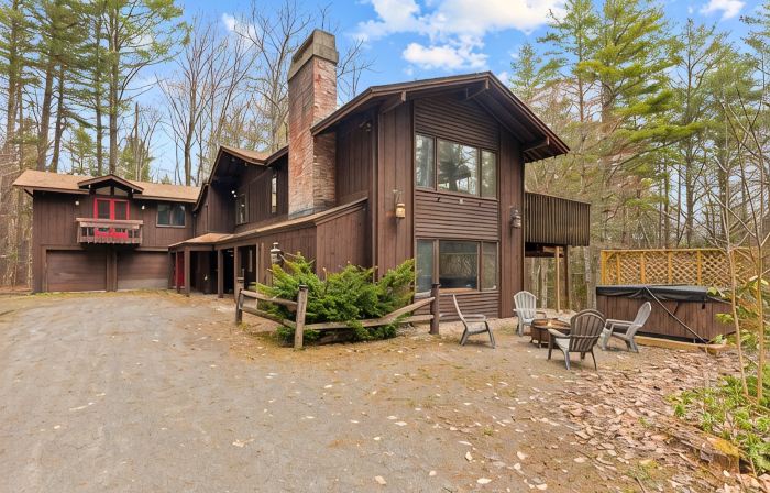 Stratton Mountain Ski Chalet: Hot Tub, Gameroom, Firepit, Grill, EV & Pond Views