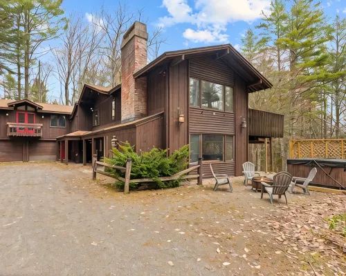 Stratton Mountain Ski Chalet: Hot Tub, Gameroom, Firepit, Grill, EV & Pond Views Hotels in Winhall