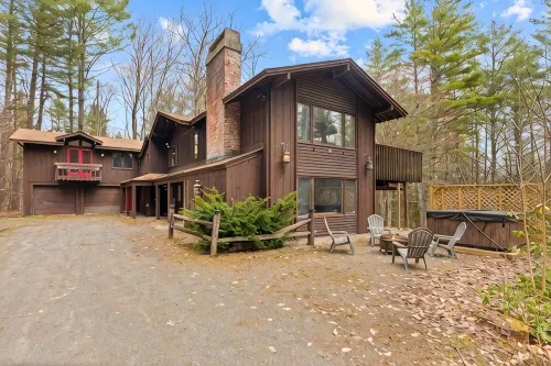 Stratton Mountain Getaway: 30% Off Ski Chalet w/Hot Tub, Firepit, & Pond Views