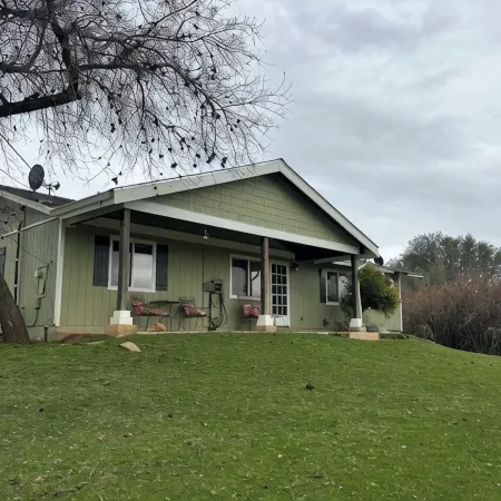 Charming 4 BD farmhouse with AC and WiFi in fabulous Newcastle on the Wine Trail