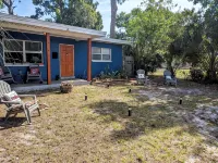 Pet Friendly Historic and Cozy Bungalow in Downtown St. Pete with HUGE BACKYARD - Bungalows