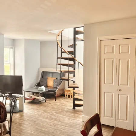Downtown studio apartment with ROOFTOP DECK