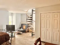 Downtown studio apartment with ROOFTOP DECK - 2-Star