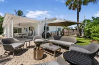 Magnificent Tropical House w/ Heated Pool near the Beach- Gorgeous Backyard- 3/2 - 4-Sterne