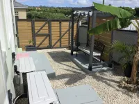 Beautiful Tranquil 1 Br Suite with Modern Interior のホテル