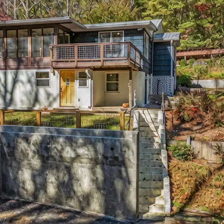 Farmhouse in private setting close to town